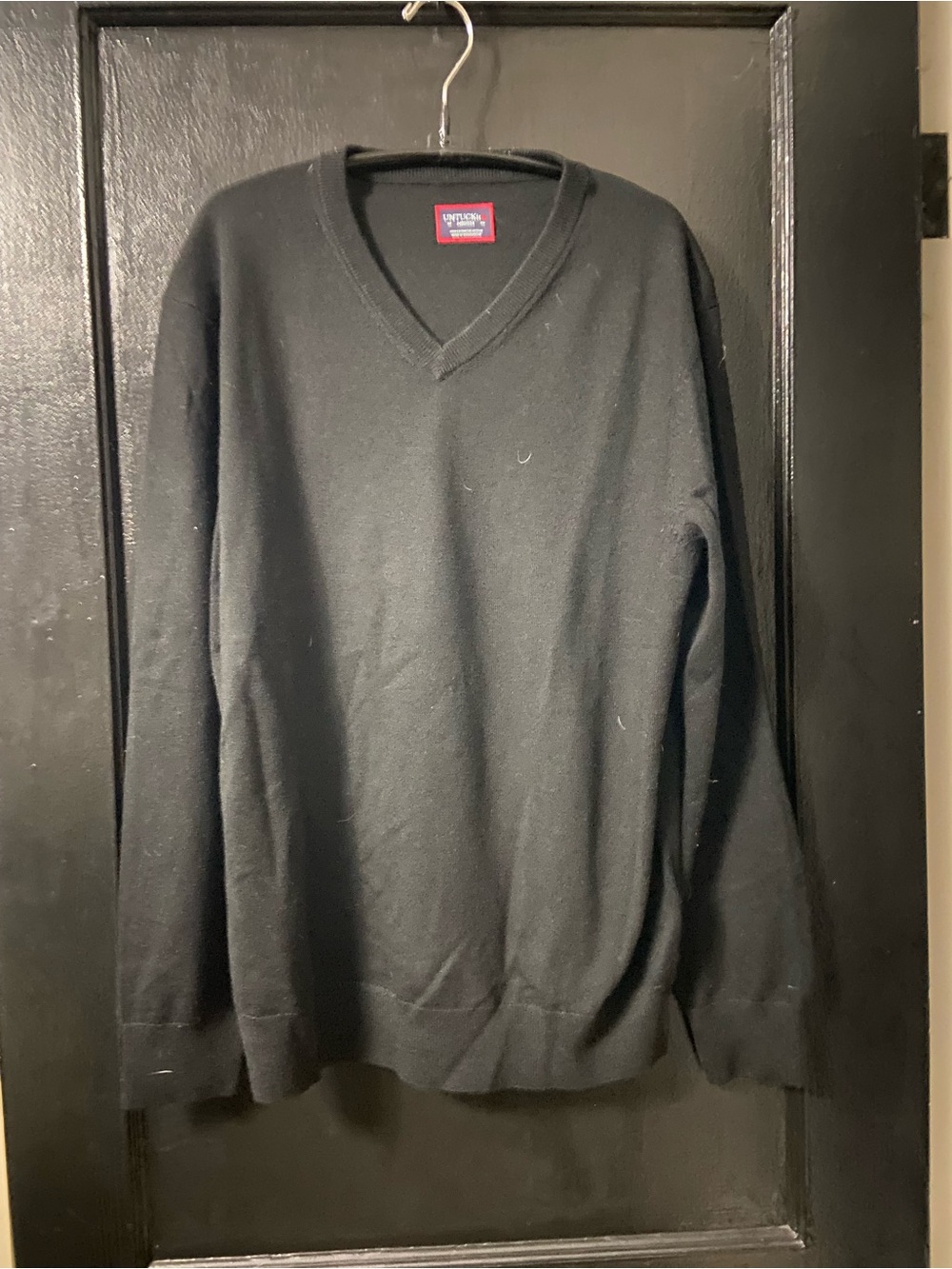 Men's UNTUCKit black long sleeve V-neck Merino wool sweater size medium